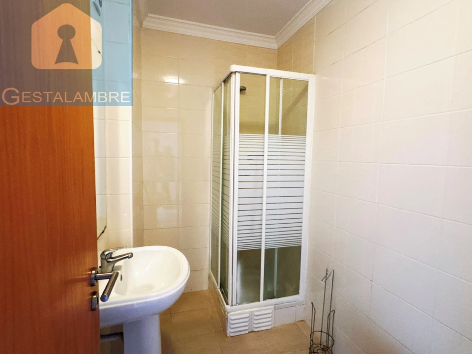 Apartamento T2 para Venda em Guia Foto 16