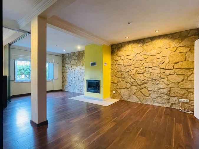 Moradia T3 para Venda em Santo Antonio dos Olivais Foto 9