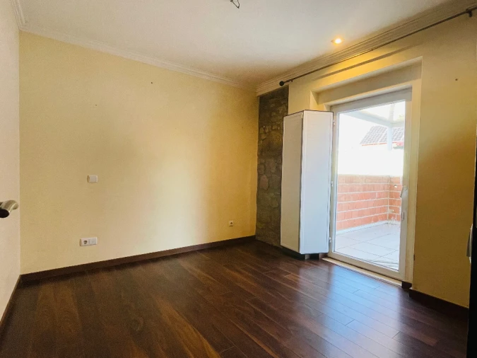 Moradia T3 para Venda em Santo Antonio dos Olivais Foto 18