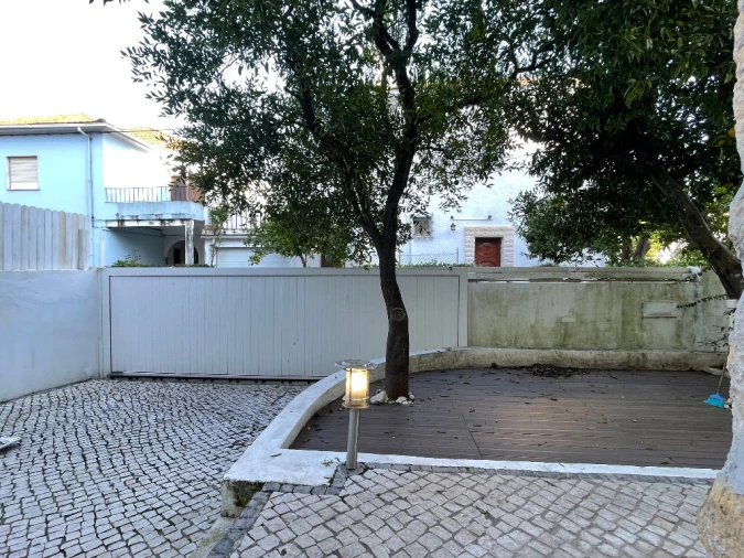 Moradia T3 para Venda em Santo Antonio dos Olivais Foto 3