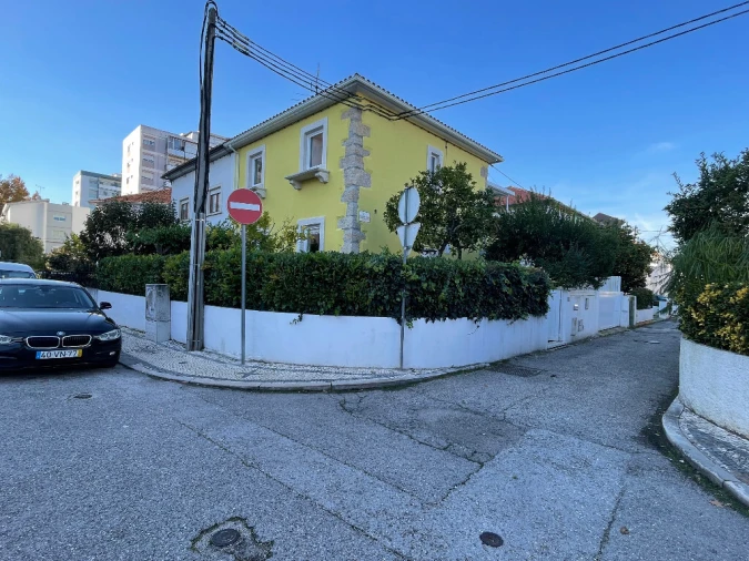 Moradia T3 para Venda em Santo Antonio dos Olivais Foto 1