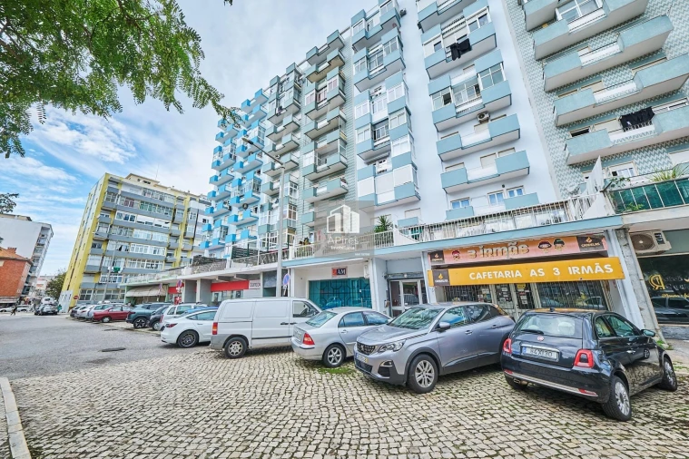 Apartamento T1 para Venda em Costa da Caparica Foto 17