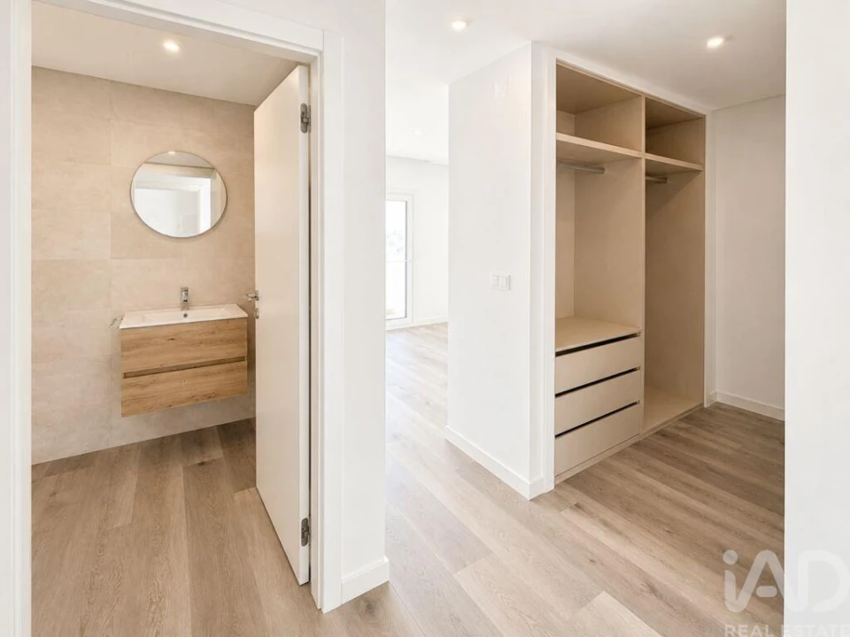 Moradia T4 para Venda em Corroios Foto 13