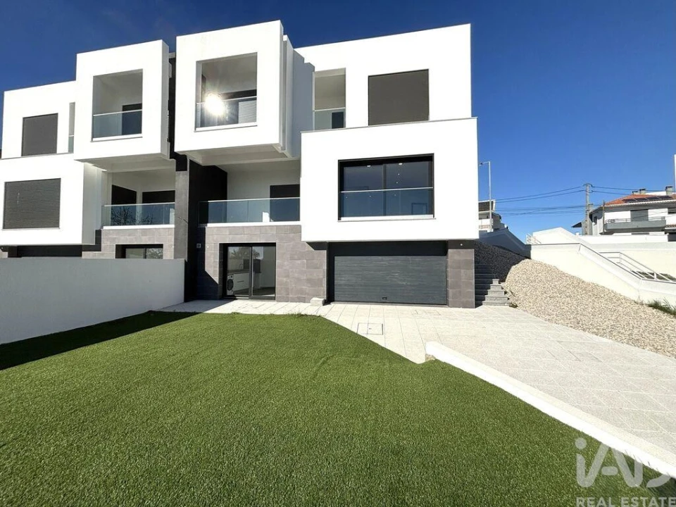 Moradia T4 para Venda em Corroios Foto 36