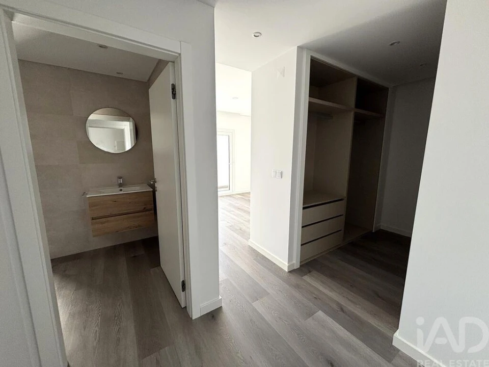 Moradia T4 para Venda em Corroios Foto 13