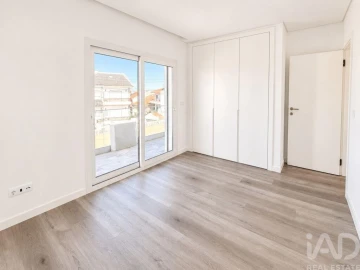 Moradia T4 para Venda em Corroios