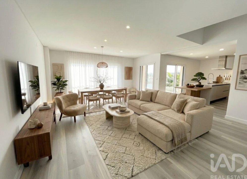 Moradia T4 para Venda em Corroios Foto 1