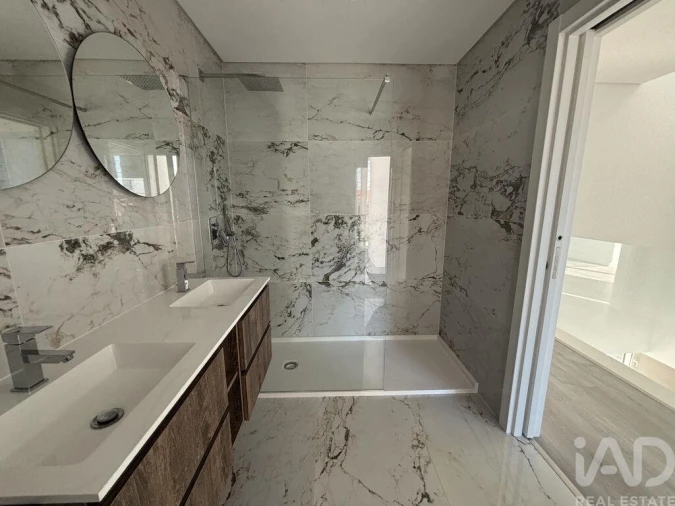 Moradia T3 para Venda em Corroios Foto 25