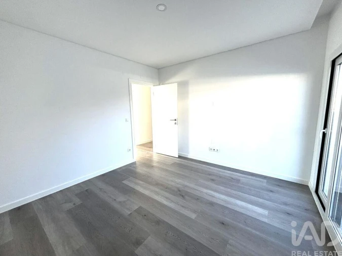 Moradia T3 para Venda em Corroios Foto 11