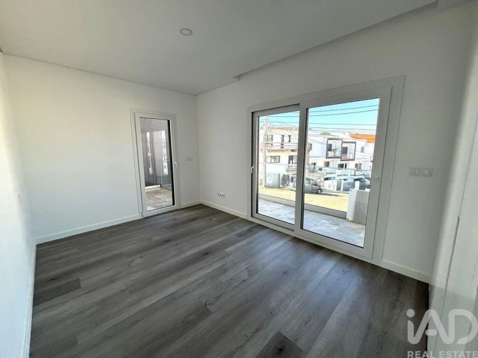 Moradia T3 para Venda em Corroios Foto 23