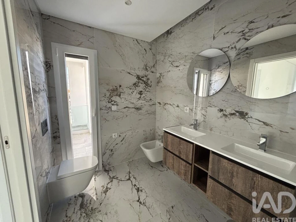 Moradia T4 para Venda em Corroios Foto 26