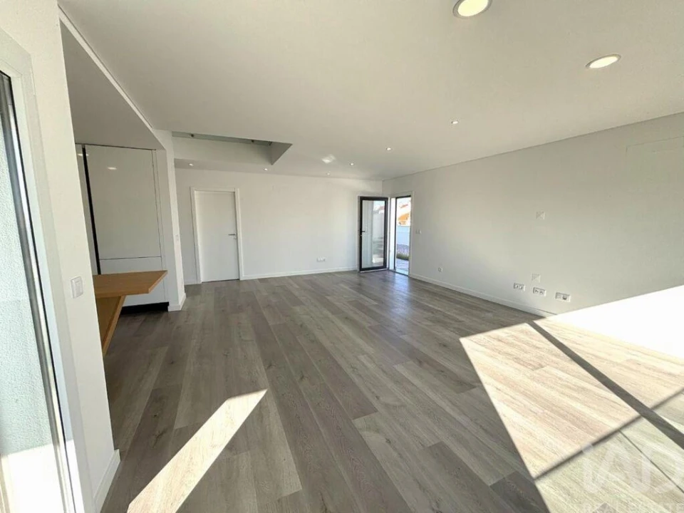 Moradia T4 para Venda em Corroios Foto 3