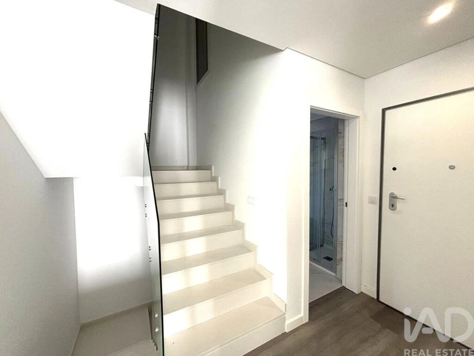 Moradia T4 para Venda em Corroios Foto 11