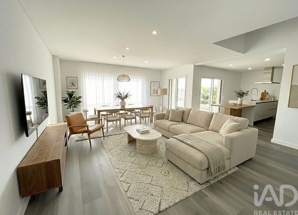 Moradia T4 para Venda em Corroios Foto 1