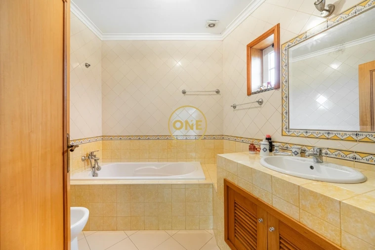 Moradia T3 para Venda em Requião Foto 6