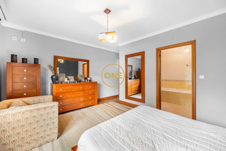 Moradia T3 para Venda em Requião Foto 10