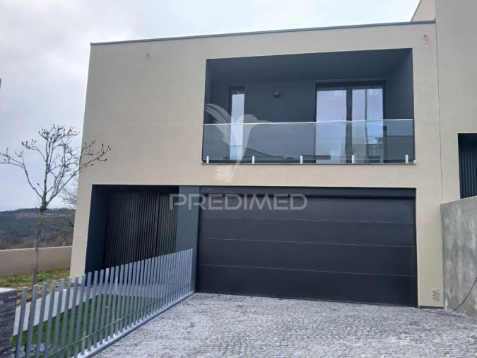 Moradia T3 para Venda em Lanhoso Foto 6