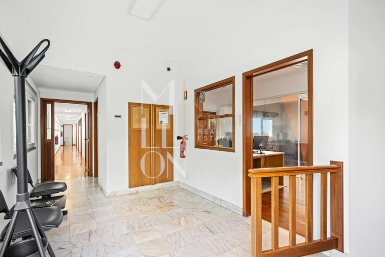 Armazém para Venda em Camacha Foto 17