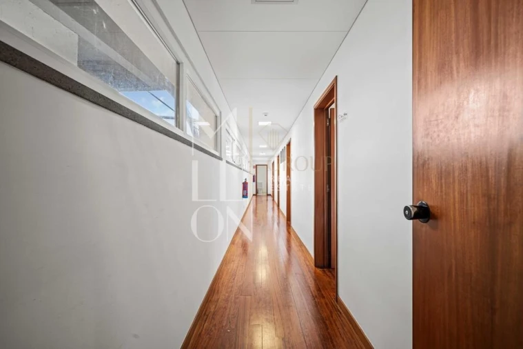 Armazém para Venda em Camacha Foto 27