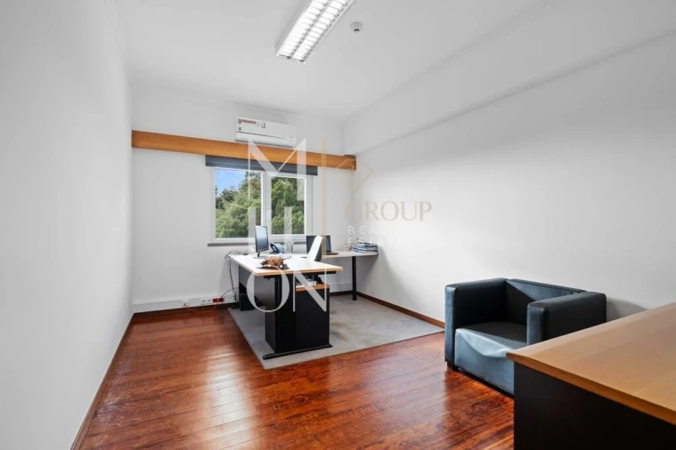 Armazém para Venda em Camacha Foto 30