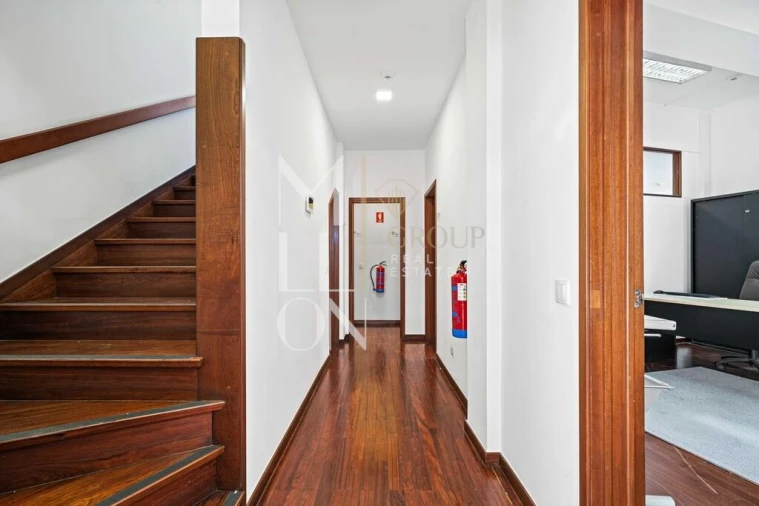 Armazém para Venda em Camacha Foto 40