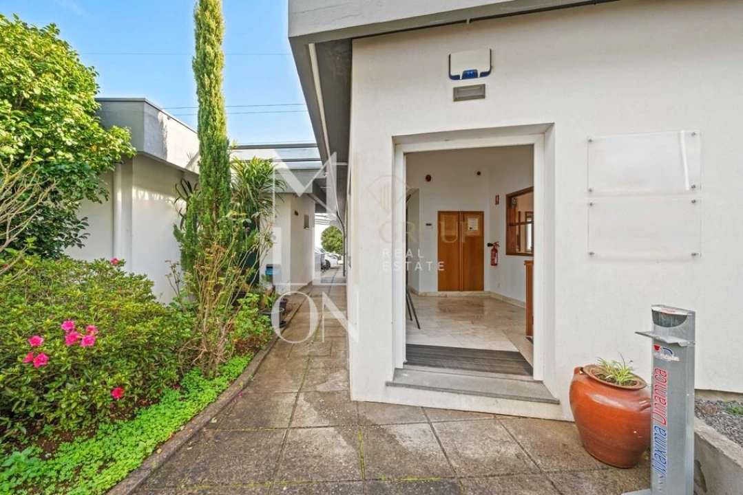 Armazém para Venda em Camacha Foto 15