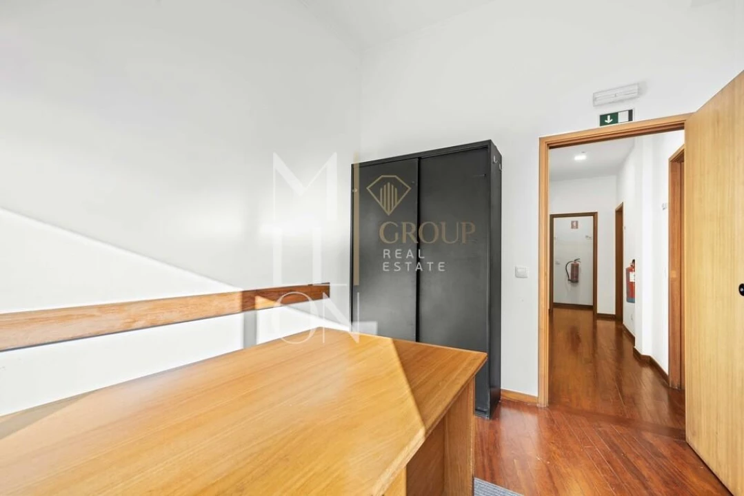 Armazém para Venda em Camacha Foto 42