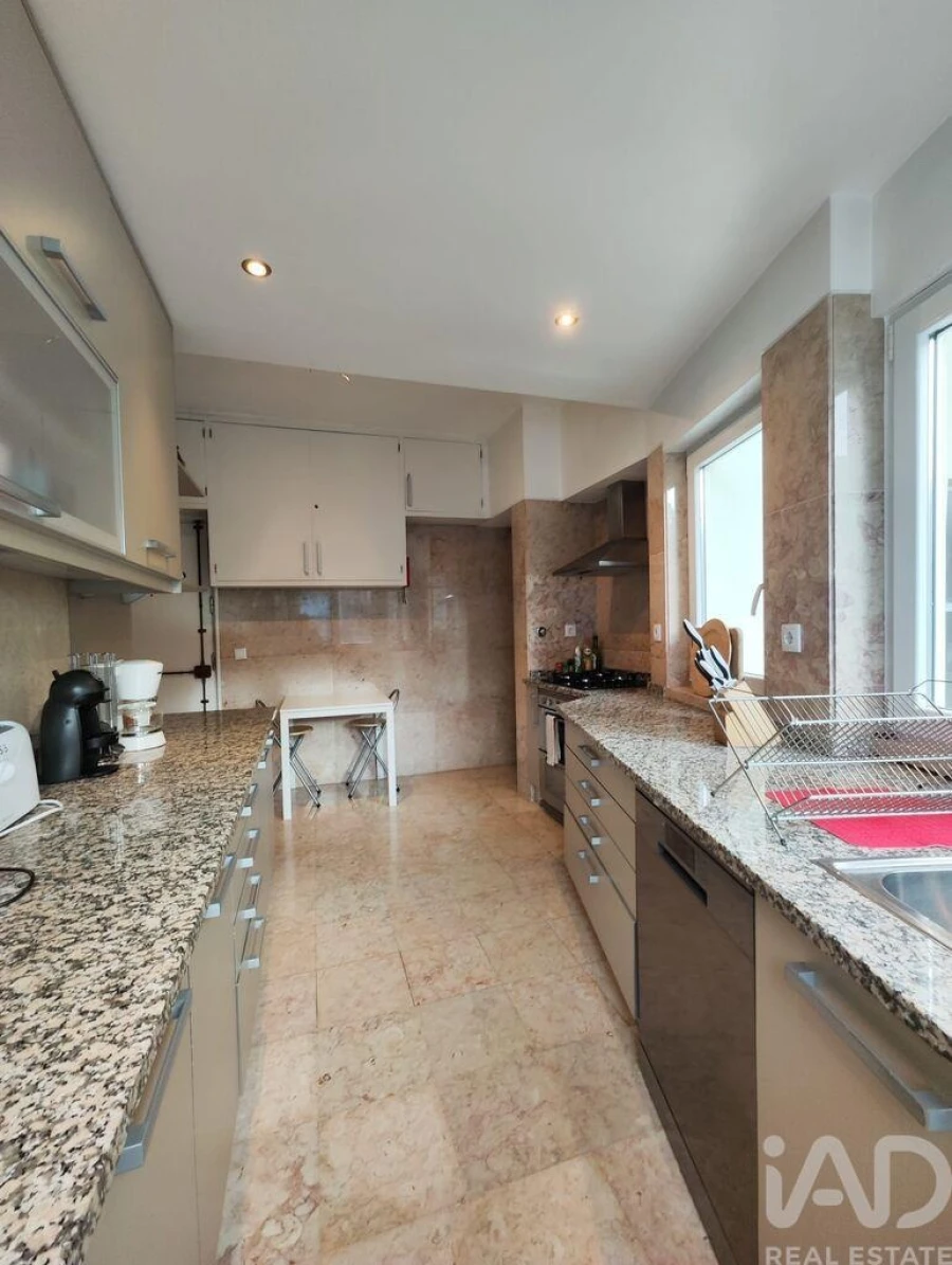 Apartamento T4 para Arrendamento em Avenidas Novas Foto 13