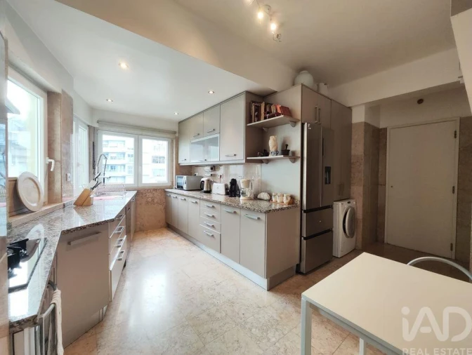 Apartamento T4 para Arrendamento em Avenidas Novas Foto 11