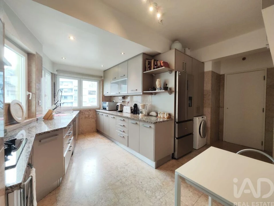 Apartamento T4 para Arrendamento em Avenidas Novas Foto 11