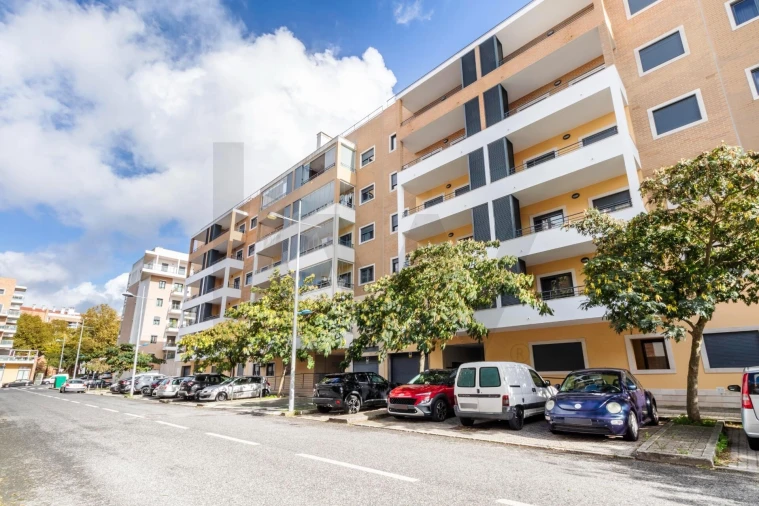 Apartamento T1 para Arrendamento em Mina de Água Foto 28