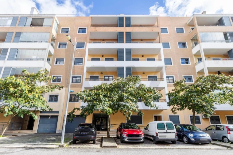 Apartamento T1 para Arrendamento em Mina de Água Foto 27