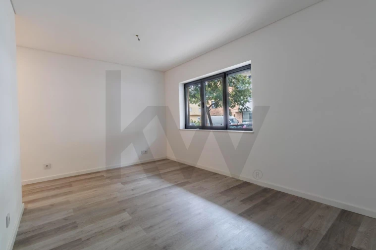 Apartamento T1 para Arrendamento em Mina de Água Foto 9