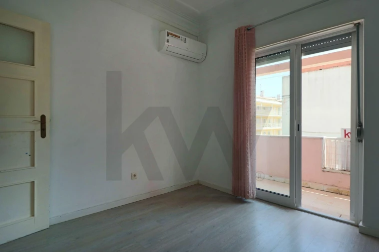 Apartamento T2 para Venda em Agualva e Mira-Sintra Foto 1