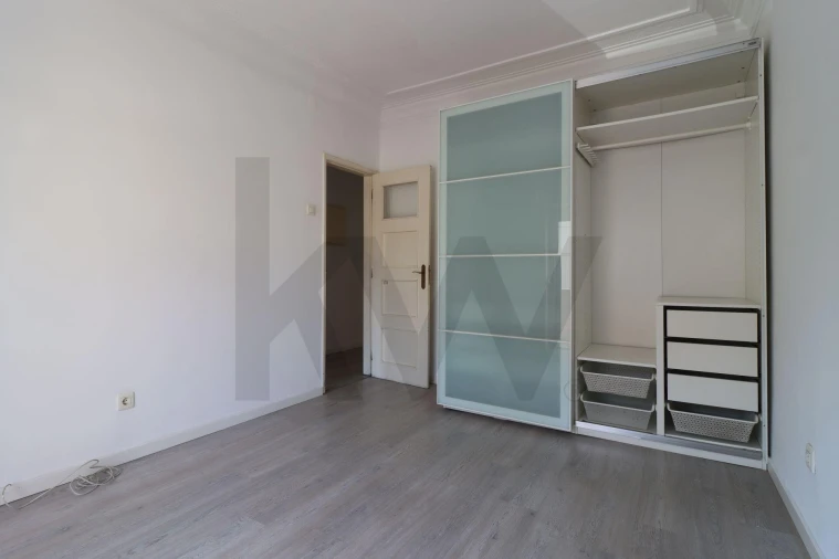 Apartamento T2 para Venda em Agualva e Mira-Sintra Foto 9