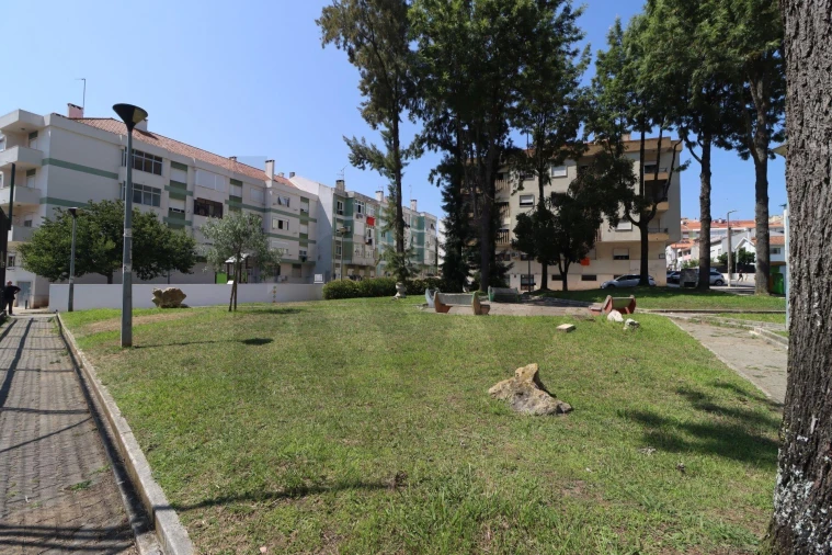 Apartamento T2 para Venda em Agualva e Mira-Sintra Foto 32