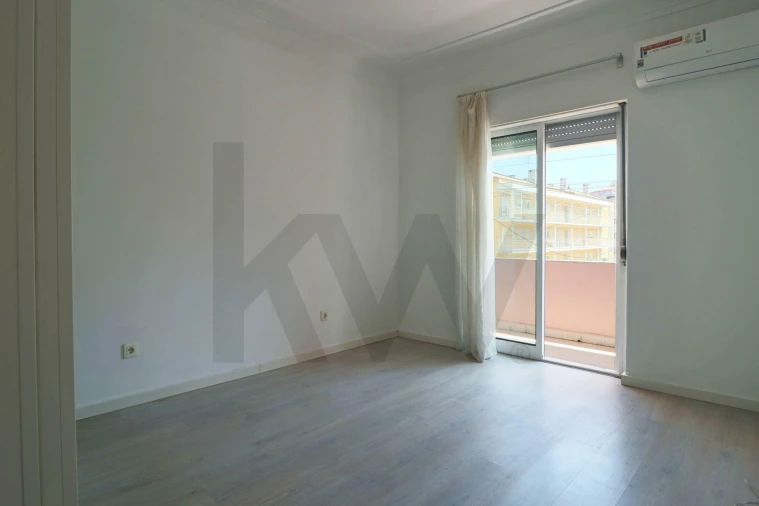 Apartamento T2 para Venda em Agualva e Mira-Sintra Foto 8