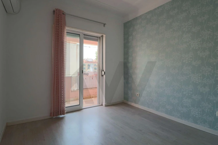 Apartamento T2 para Venda em Agualva e Mira-Sintra Foto 14