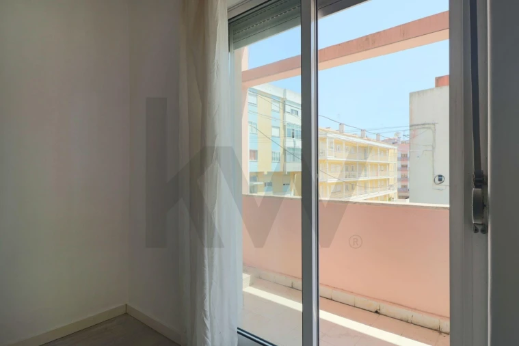 Apartamento T2 para Venda em Agualva e Mira-Sintra Foto 6