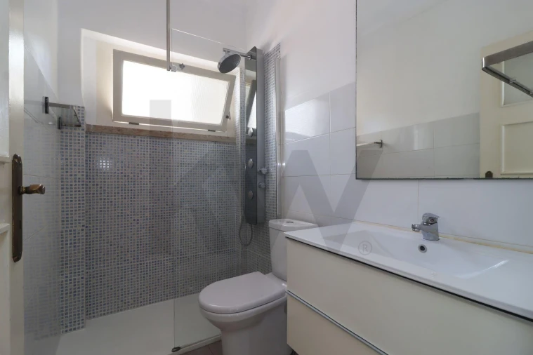 Apartamento T2 para Venda em Agualva e Mira-Sintra Foto 17