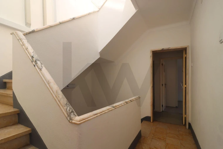 Apartamento T2 para Venda em Agualva e Mira-Sintra Foto 27