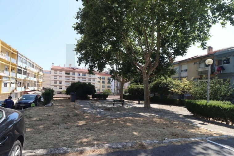 Apartamento T2 para Venda em Agualva e Mira-Sintra Foto 29