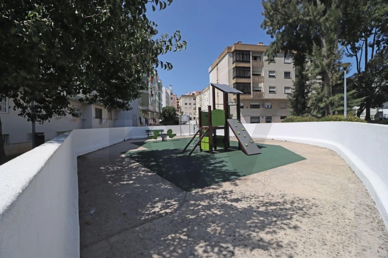 Apartamento T2 para Venda em Agualva e Mira-Sintra Foto 30