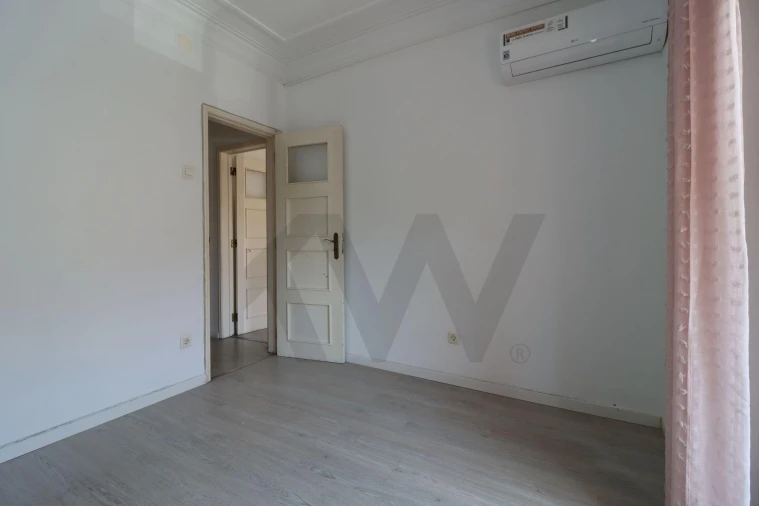 Apartamento T2 para Venda em Agualva e Mira-Sintra Foto 11