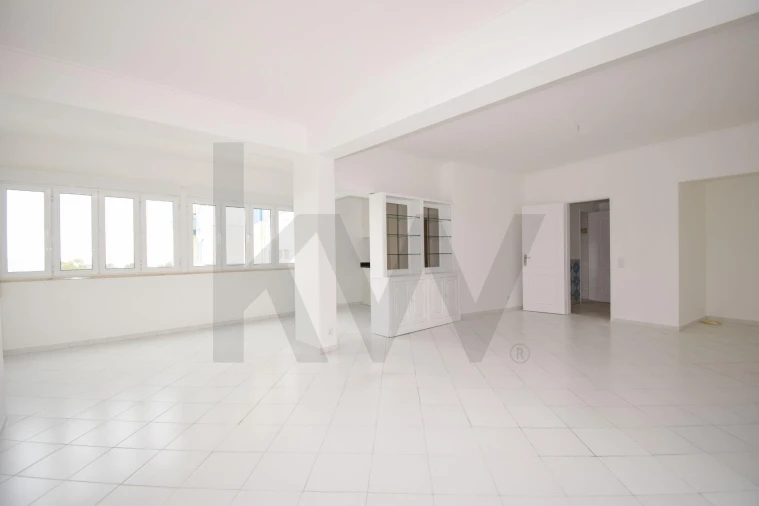 Apartamento T2 para Arrendamento em Algés, Linda-A-Velha e Cruz Quebrada-Dafundo Foto 7