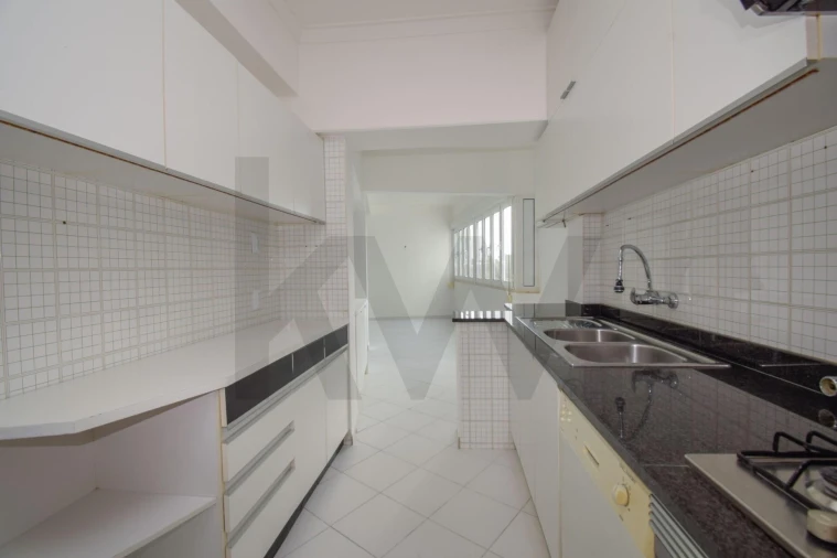 Apartamento T2 para Arrendamento em Algés, Linda-A-Velha e Cruz Quebrada-Dafundo Foto 8