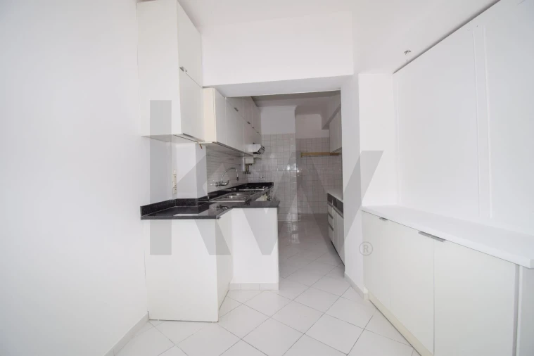 Apartamento T2 para Arrendamento em Algés, Linda-A-Velha e Cruz Quebrada-Dafundo Foto 9