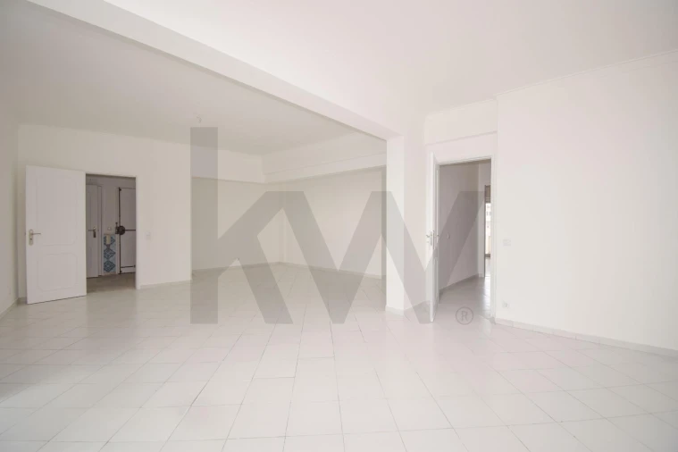 Apartamento T2 para Arrendamento em Algés, Linda-A-Velha e Cruz Quebrada-Dafundo Foto 5