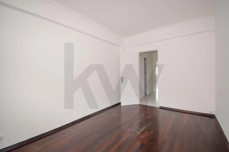 Apartamento T2 para Arrendamento em Algés, Linda-A-Velha e Cruz Quebrada-Dafundo Foto 14