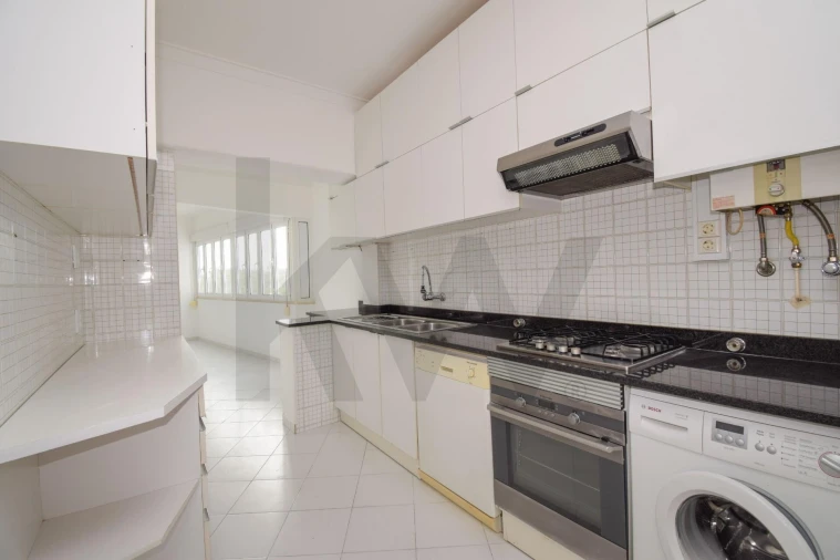 Apartamento T2 para Arrendamento em Algés, Linda-A-Velha e Cruz Quebrada-Dafundo Foto 11